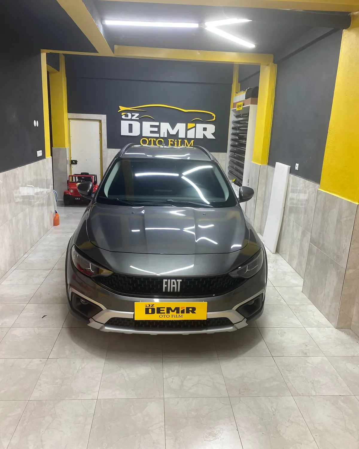 Ön cam hariç cam filmi uygulanmış Fiat Egea Cross